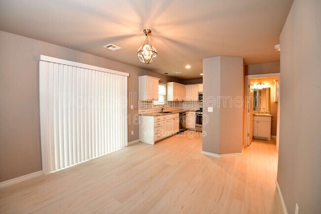 Foto del edificio - 512 S Haynie St