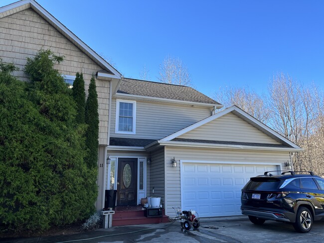 Building Photo - 11 Zonna Ct