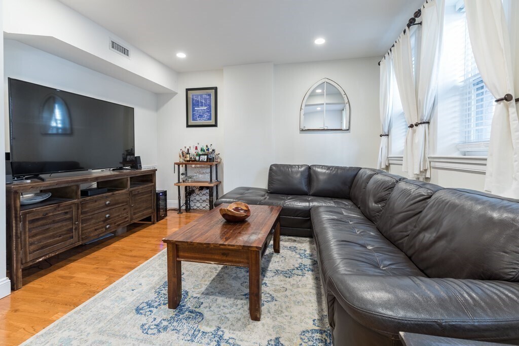 15 Garrison St, Boston, MA 02116 Apartments in Boston, MA