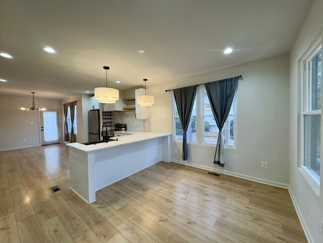 Foto del edificio - Charming 4 Bedroom/3 Bathroom Detached Home in Glenham-Belford, MD!