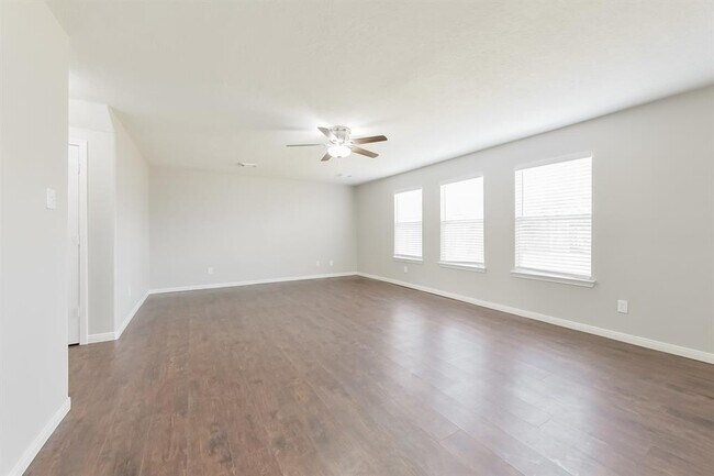 Foto del edificio - 13215 Dennis Way Ln