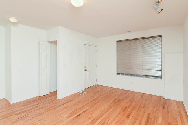 Foto del edificio - 2543 N Southport Ave