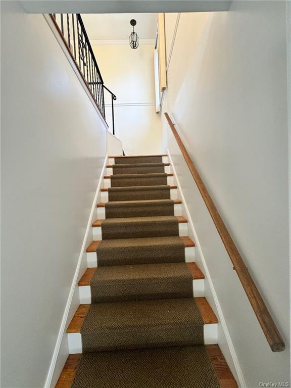 Primary Photo - 115 Underhill Ave