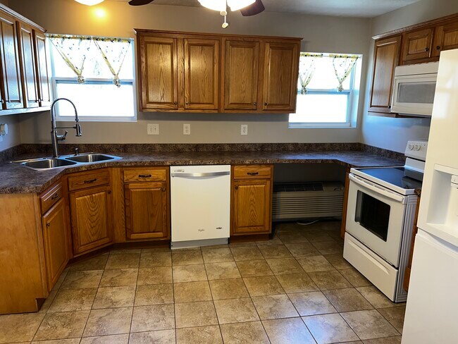 Kitchen - 275 Muse-Bishop Rd