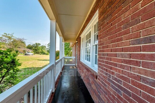 Building Photo - 2408 Sumac Dr