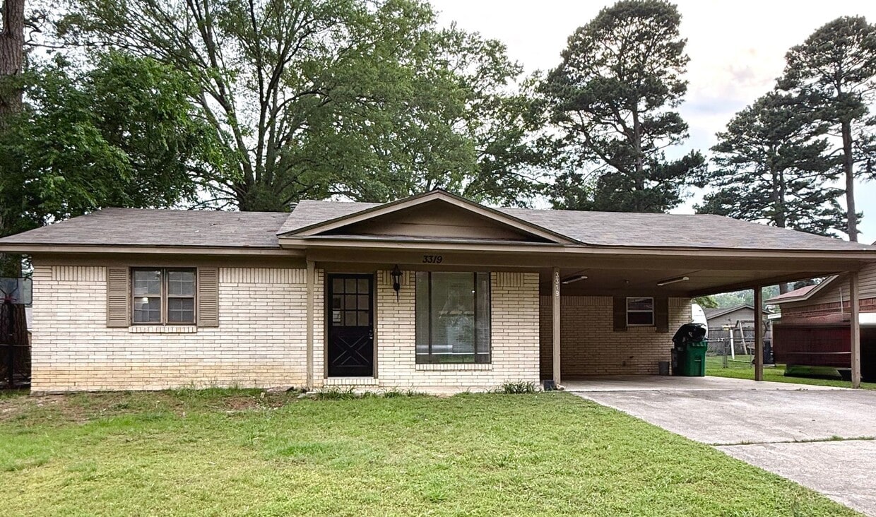 Primary Photo - Beautiful Updated Property FOR RENT