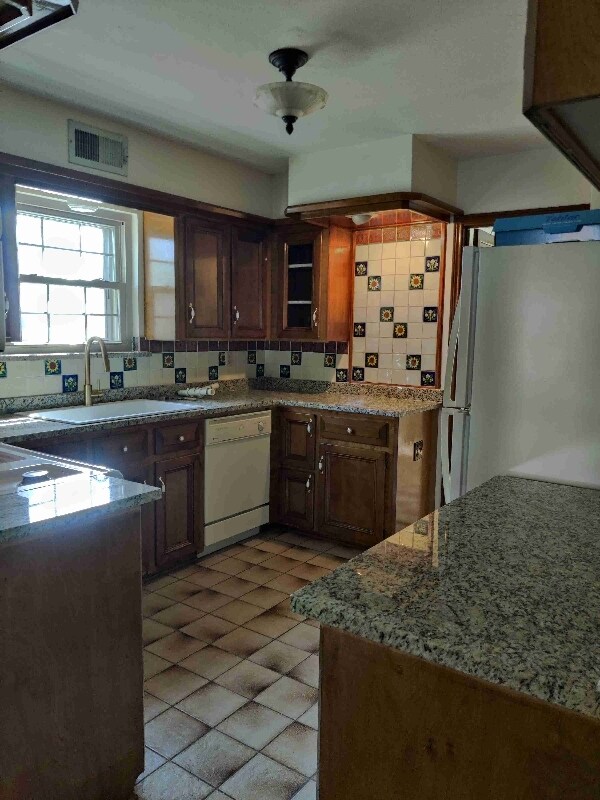 Foto del edificio - 1607 N Hollow Dr