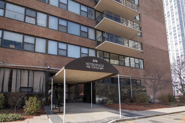 Foto del edificio - 270 Marin Blvd
