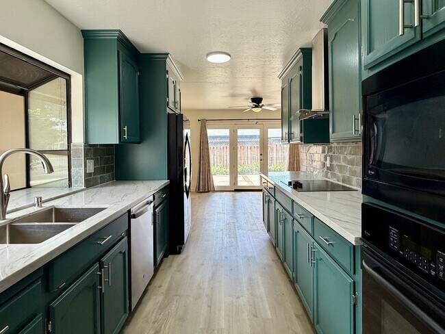 Building Photo - Bright & Updated 3 Bedroom 2 Bath Single Family Home in Santa Clara