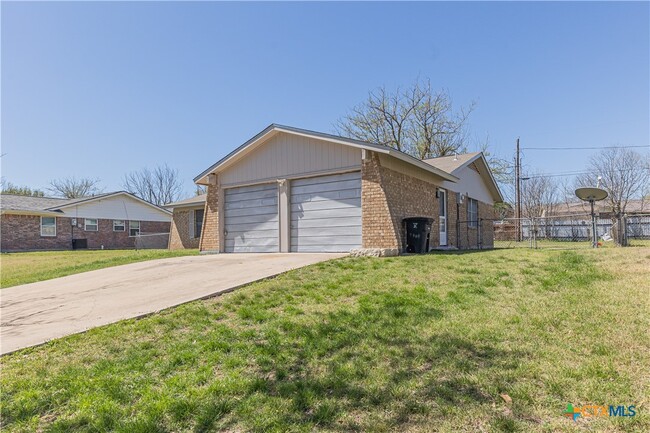 Building Photo - 1805 N 38th St