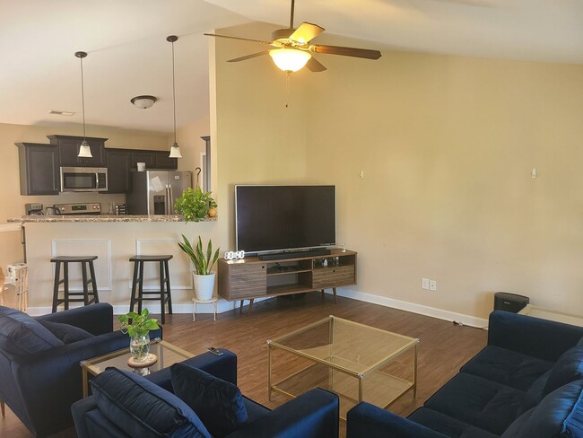 Foto del edificio - 3 Bedroom, 2 bath home in the Bridgeport C...