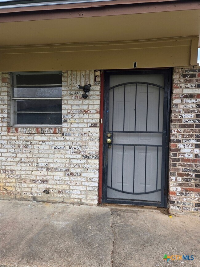 Building Photo - 601 Sunset Ln