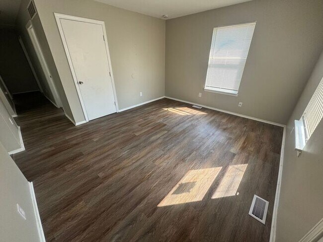 Foto del edificio - Freshly renovated 3bed/1bath!!