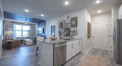 Building Photo - 2400 Linden Dr