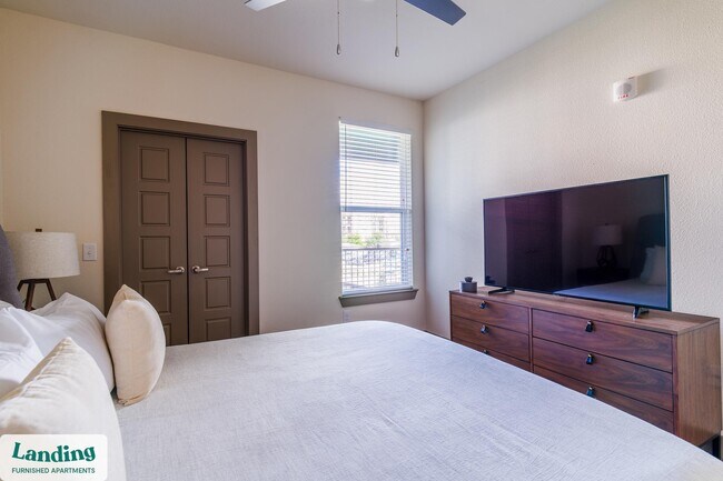 Foto del edificio - 300 Enclave Dr