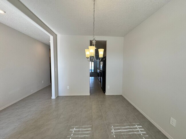 Building Photo - 3 Bed 2 Bath Energy Efficient Home!