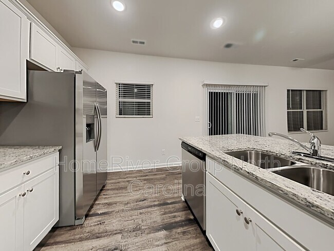 Building Photo - 724 Pointe Andrews Drive