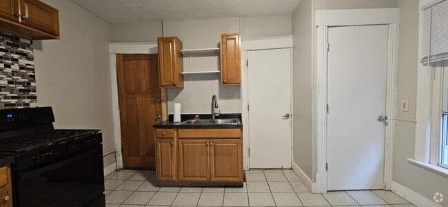 Building Photo - 585 Case Ave