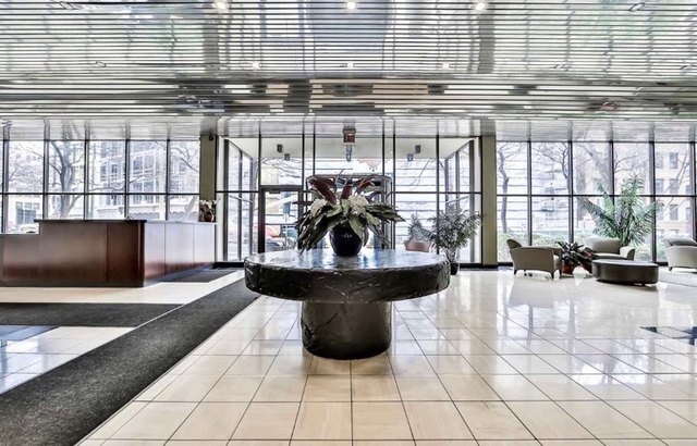 Lobby - 2754 N Hampden Ct