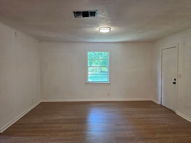 Building Photo - 245 W 71st St