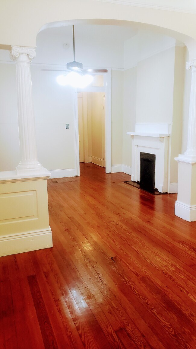Double Parlor - 3605 Saint Claude Ave