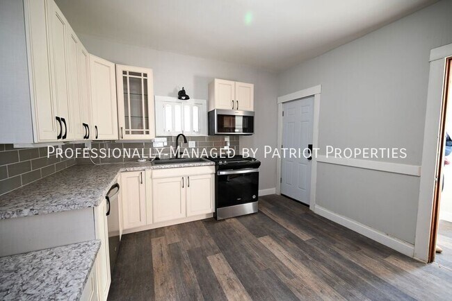 Foto del edificio - 405 W Main St