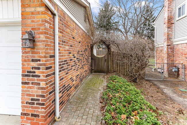 Foto del edificio - 1698 Lexington St