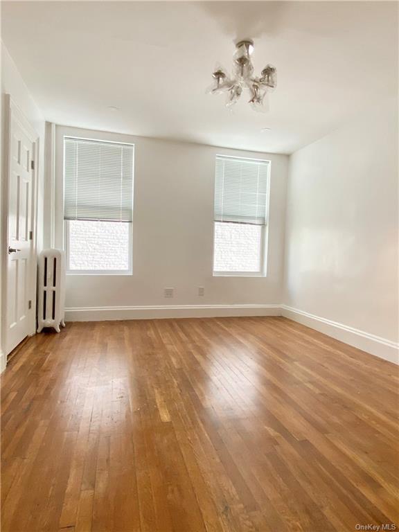 Building Photo - 872 E 225th St