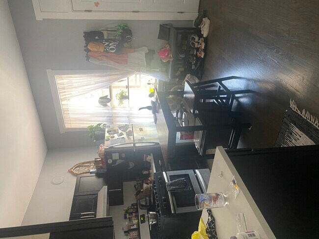 Foto del edificio - 2131 W Division St