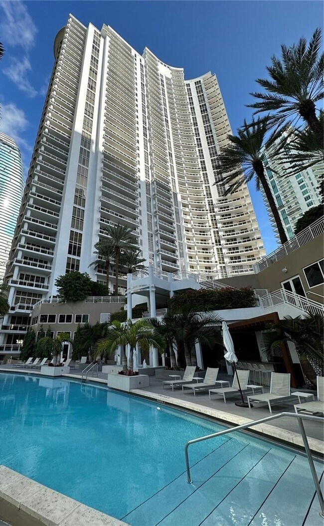 Foto del edificio - 901 Brickell Key Blvd