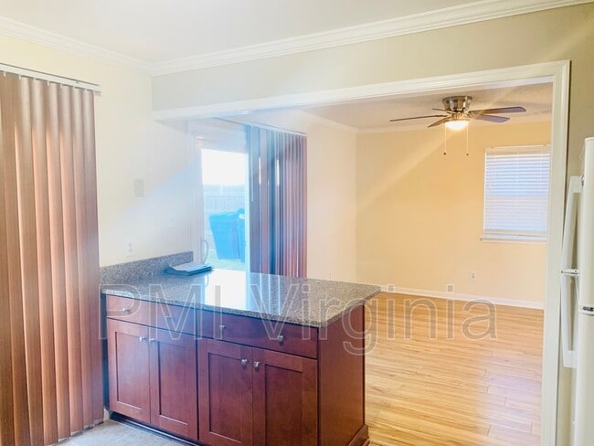 Building Photo - 5489 Glenville Cir
