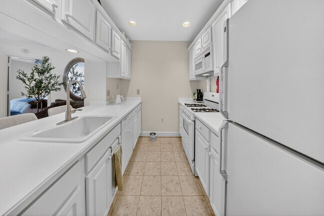 Foto del edificio - 1050 N Stuart St