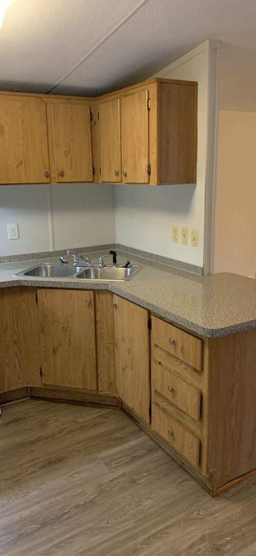 Building Photo - READY NOW!!! 3 bed 2 bath mobile home!