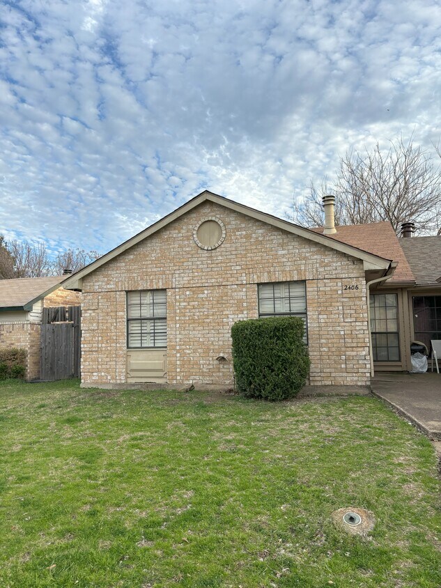 Primary Photo - 2406 Sunflower Dr