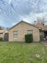 Building Photo - 2406 Sunflower Dr