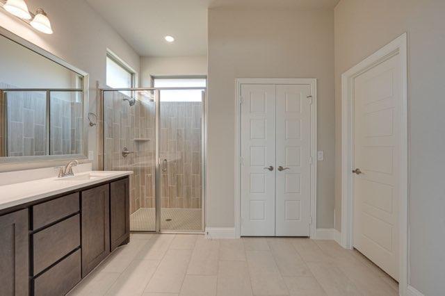 Building Photo - 16417 Garden Dr