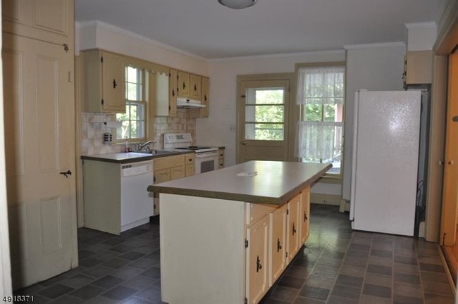 Building Photo - 67 Lanning Rd