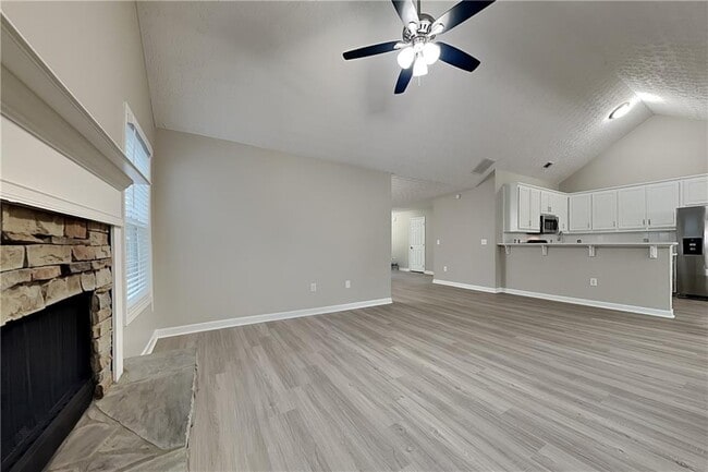 Building Photo - 230 Lake Valley Dr SW