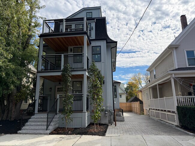 Building Photo - 5 Thurston St