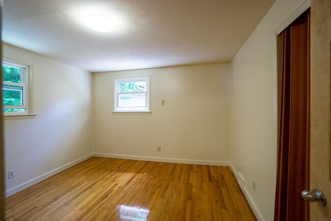 Building Photo - Available 06/01/2026 Newly Renovated 2nd F...