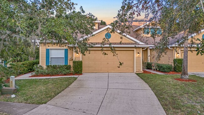 Building Photo - Gorgeous 3/2.5 Townhome