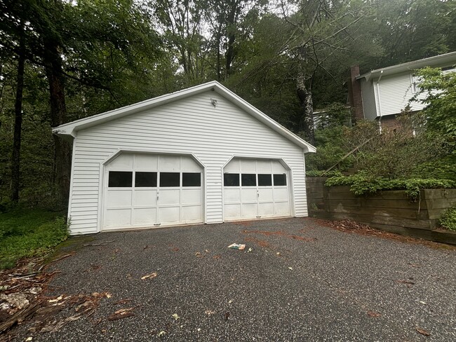 Building Photo - 388 Chaffeeville Rd