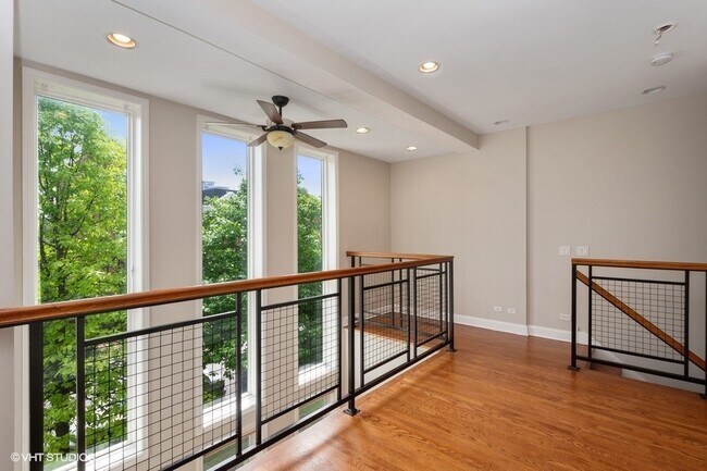 Foto del edificio - 1458 N Artesian Ave