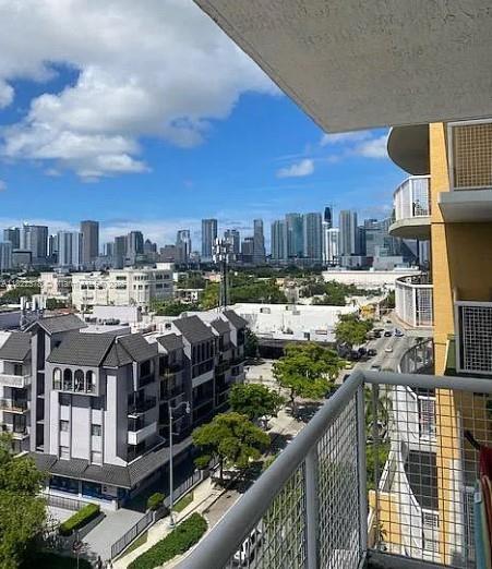 Foto del edificio - 900 SW 8th St