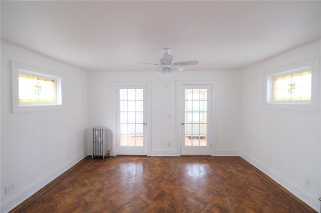 Foto del edificio - 22430 Davenport Ave