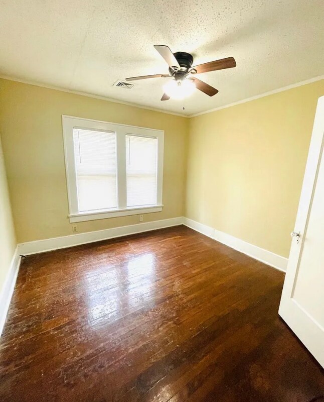 Foto del edificio - 2034 E 3rd St