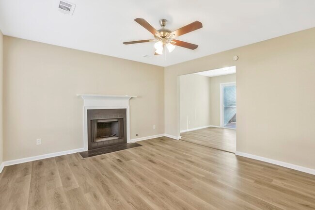 Foto del edificio - 610 Woodcrest Manor Dr