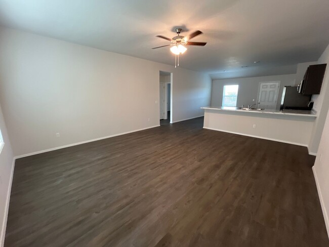 Building Photo - *Pre-Leasing* Three Bedroom | Two Bath Hom...