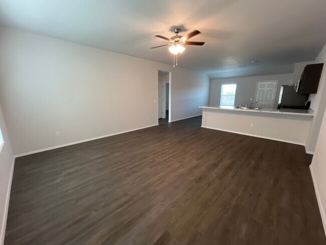 Building Photo - Three Bedroom | Two Bath Home in Park Place