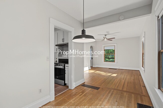 Building Photo - Updated Two Bedroom Duplex in Buckman!
